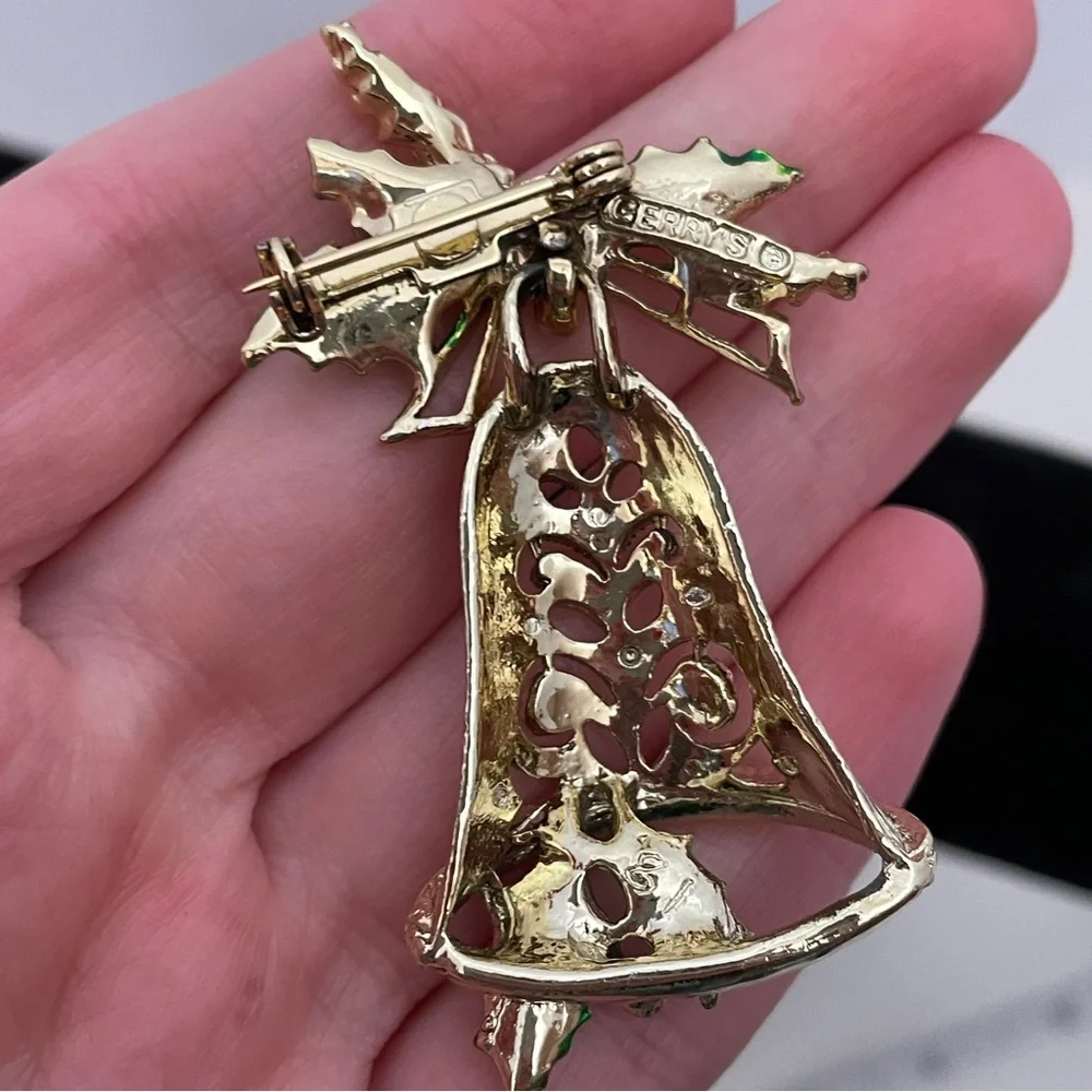Vintage 80’s GERRY’S Christmas Holiday Winter Festive Cottage Bell Pin / Brooch